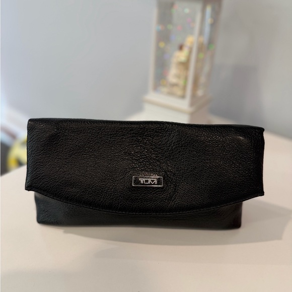 Tumi AUTHENTIC Classic Black Leather clutch bag